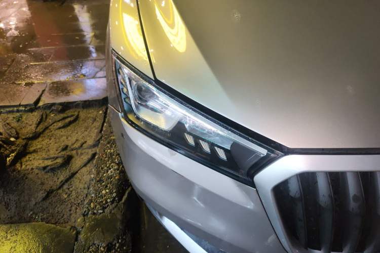 Used BORGWARD BX5 2017 20TGDI Automatic Two-Wheel Drive Pioneer Edition Right Front Headlight