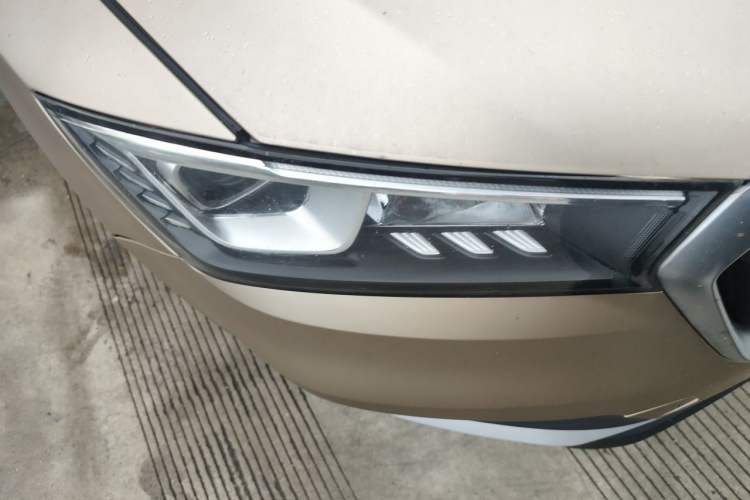 Used BORGWARD BX5 2017 20TGDI Automatic Two-Wheel Drive Leading Edition Right Front Headlight