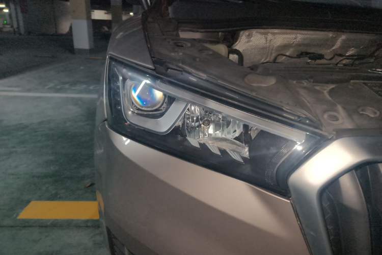 Used BORGWARD BX5 2017 20TGDI Automatic Two-Wheel Drive Pioneer Edition Right Front Headlight