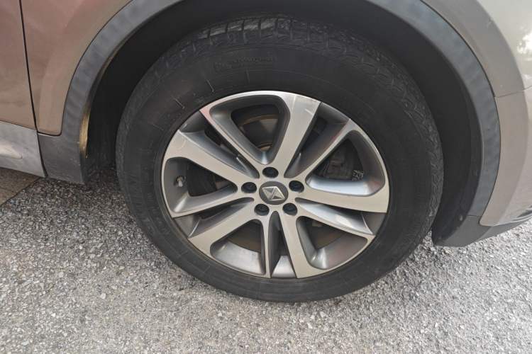 Used BORGWARD BX5 2017 20TGDI Automatic Two-Wheel Drive Leading Edition Right Front Wheel Hub