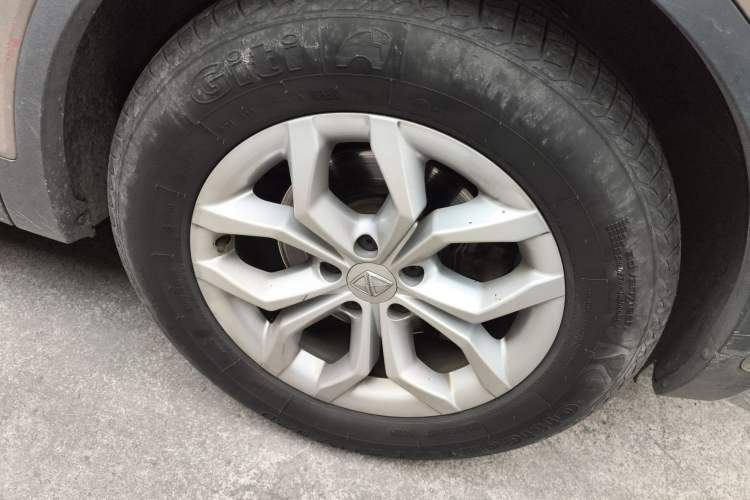 Used BORGWARD BX5 2017 20TGDI Automatic Two-Wheel Drive Pioneer Edition Right Front Wheel Hub