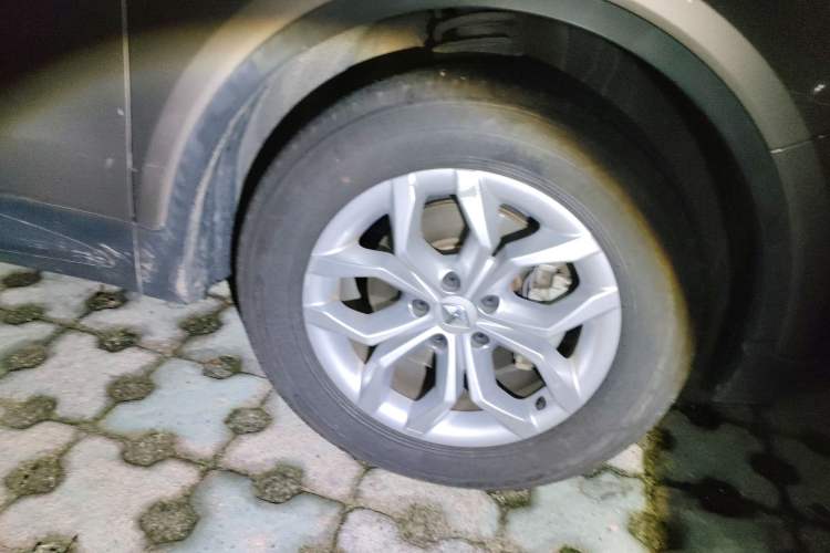 Used BORGWARD BX5 2017 20TGDI Automatic Two-Wheel Drive Pioneer Edition Right Front Wheel Hub