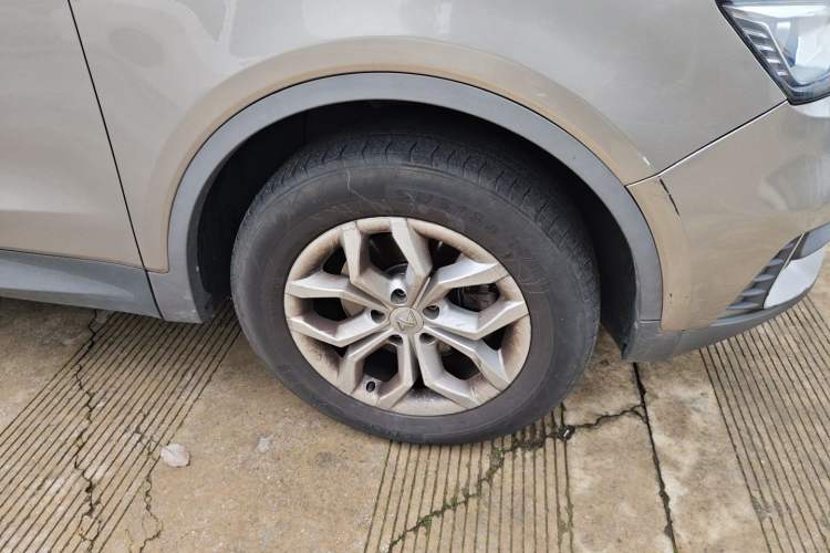 Used BORGWARD BX5 2017 20TGDI Automatic Two-Wheel Drive Pioneer Edition Right Front Wheel Hub