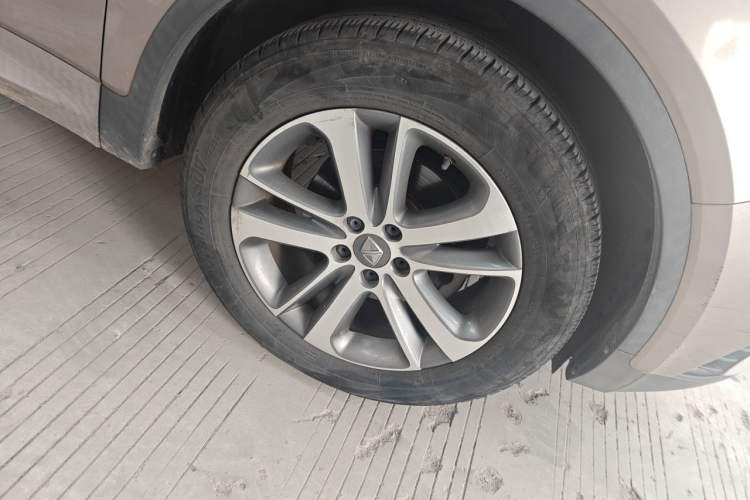 Used BORGWARD BX5 2017 20TGDI Automatic Two-Wheel Drive Leading Edition Right Front Wheel Hub