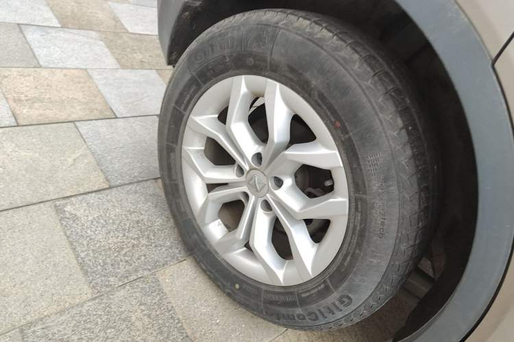 Used BORGWARD BX5 2017 20TGDI Automatic Two-Wheel Drive Pioneer Edition Right Rear Wheel Hub