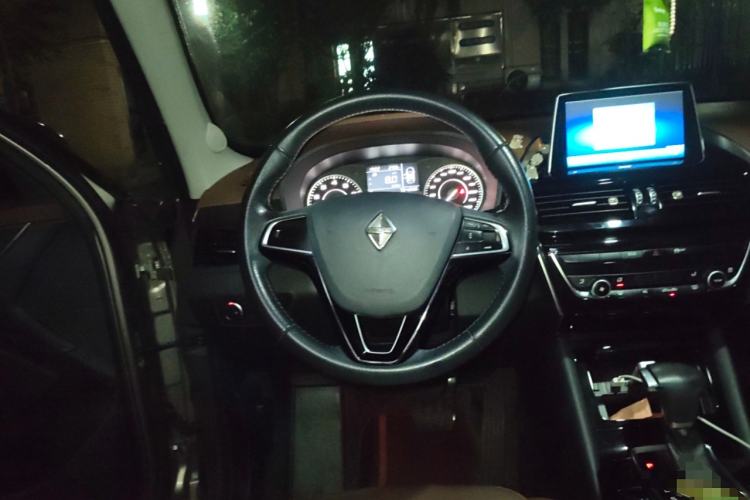 Used BORGWARD BX5 2017 20TGDI Automatic Two-Wheel Drive Pioneer Edition Steering Wheel