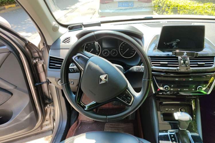 Used BORGWARD BX5 2017 20TGDI Automatic Two-Wheel Drive Pioneer Edition Steering Wheel