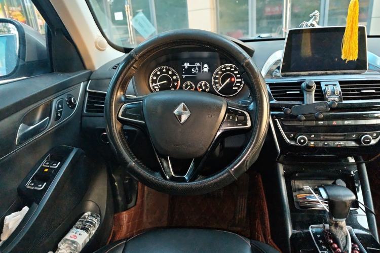Used BORGWARD BX5 2017 20TGDI Automatic Two-Wheel Drive Pioneer Edition Steering Wheel