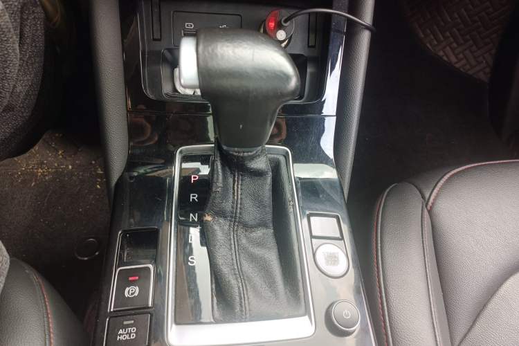 Used BORGWARD BX5 2017 20TGDI Automatic Two-Wheel Drive Pioneer Edition Gear Lever