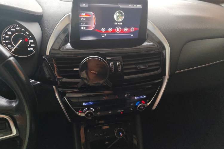 Used BORGWARD BX5 2017 20TGDI Automatic Two-Wheel Drive Pioneer Edition Audio And AC Panel