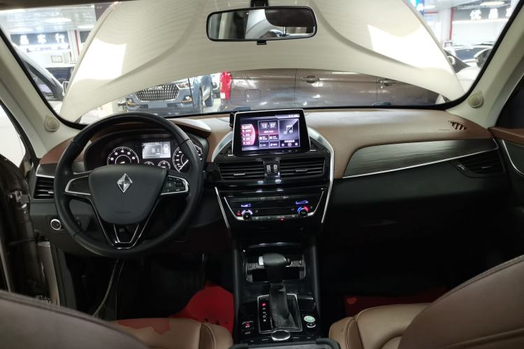 Used BORGWARD BX5 2017 20TGDI Automatic Two-Wheel Drive Pioneer Edition Center Console