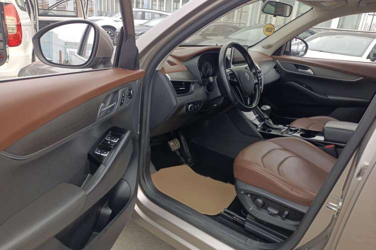 Used BORGWARD BX5 2017 20TGDI Automatic Two-Wheel Drive Pioneer Edition Driver Seat