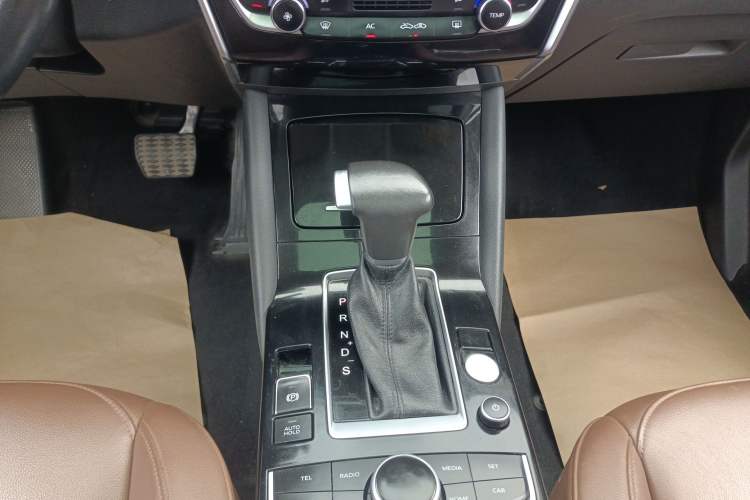 Used BORGWARD BX5 2017 20TGDI Automatic Two-Wheel Drive Pioneer Edition Gear Lever