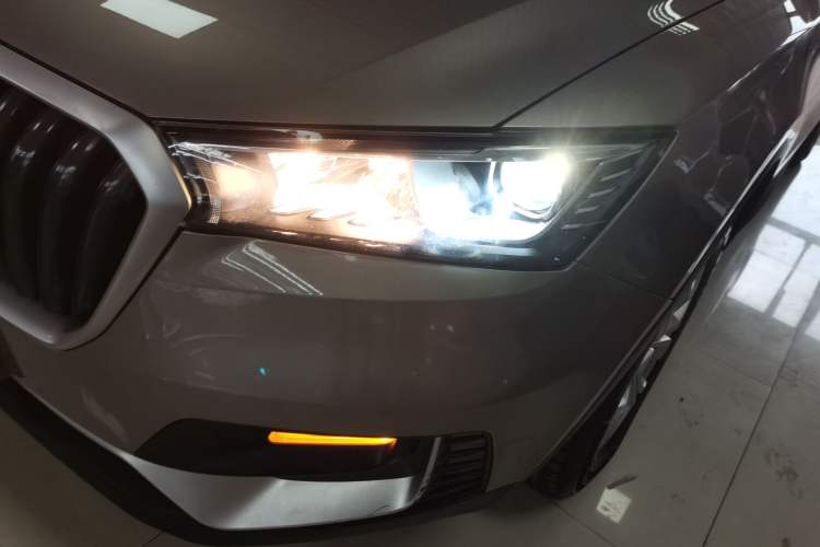 Used BORGWARD BX5 2017 20TGDI Automatic Two-Wheel Drive Pioneer Edition Left Front Headlight