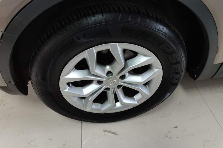 Used BORGWARD BX5 2017 20TGDI Automatic Two-Wheel Drive Pioneer Edition Left Front Wheel Hub