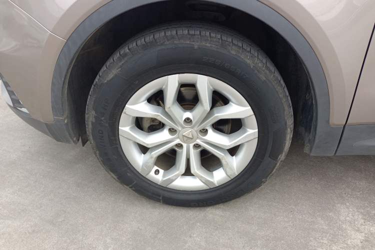 Used BORGWARD BX5 2017 20TGDI Automatic Two-Wheel Drive Pioneer Edition Left Front Wheel Hub