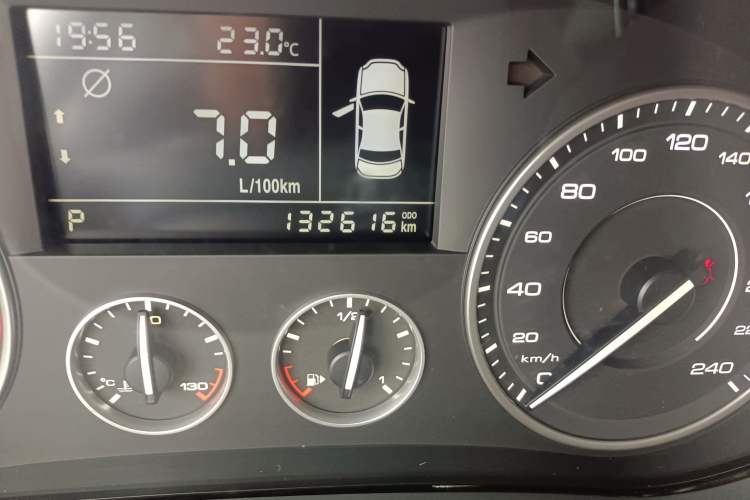Used BORGWARD BX5 2017 20TGDI Automatic Two-Wheel Drive Pioneer Edition Odometer Close Up