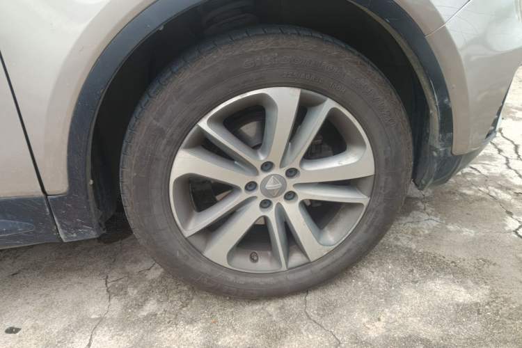 Used BORGWARD BX5 2017 20TGDI Automatic Two-Wheel Drive Leading Edition Right Front Wheel Hub