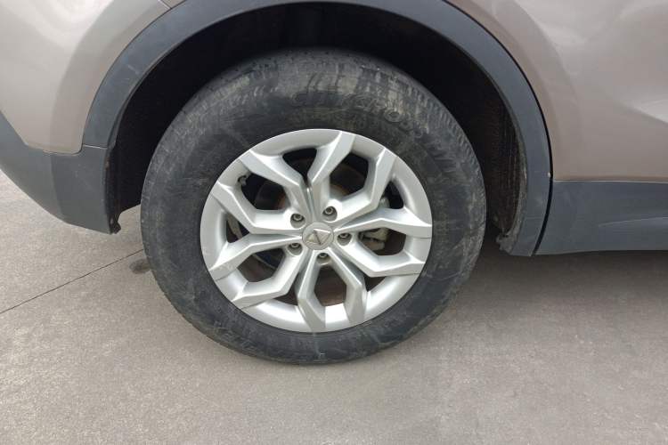 Used BORGWARD BX5 2017 20TGDI Automatic Two-Wheel Drive Pioneer Edition Right Rear Wheel Hub