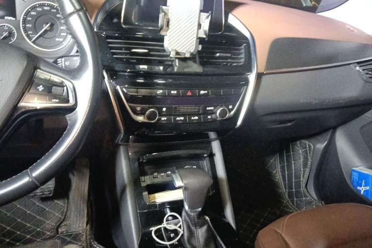 Used BORGWARD BX5 2017 25TGDI Automatic Four-Wheel Drive Fashion Plus Model Audio And AC Panel