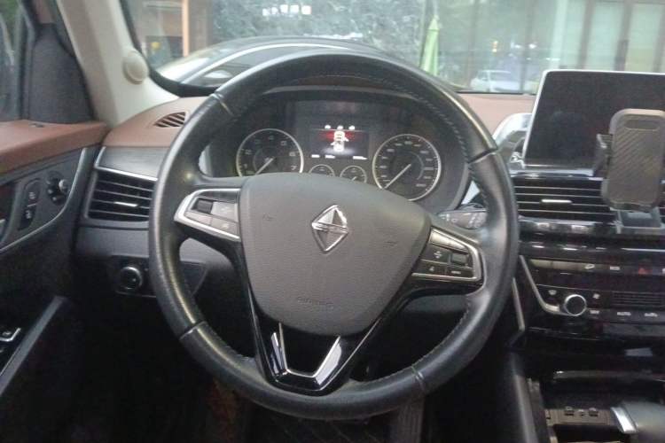 Used BORGWARD BX5 2017 25TGDI Automatic Four-Wheel Drive Fashion Plus Model Steering Wheel