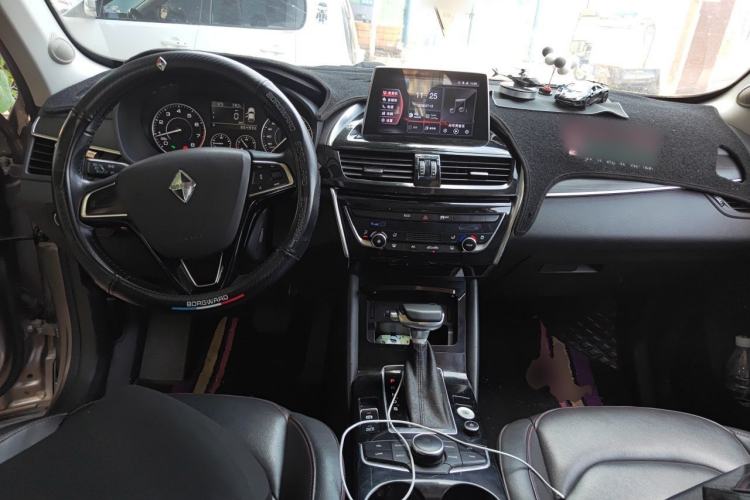 Used BORGWARD BX5 2017 20TGDI Automatic Two-Wheel Drive Pioneer Edition Center Console