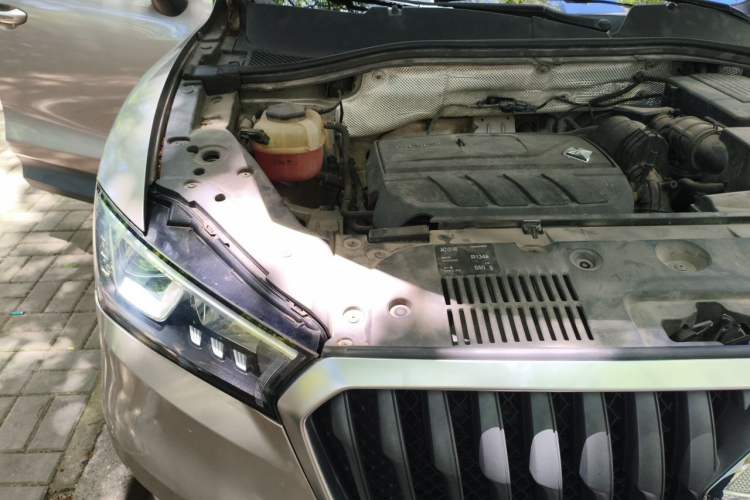 Used BORGWARD BX5 2017 20TGDI Automatic Two-Wheel Drive Pioneer Edition Engine Bay Right