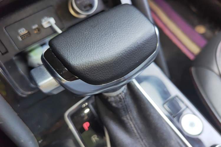 Used BORGWARD BX5 2017 20TGDI Automatic Two-Wheel Drive Pioneer Edition Gear Lever
