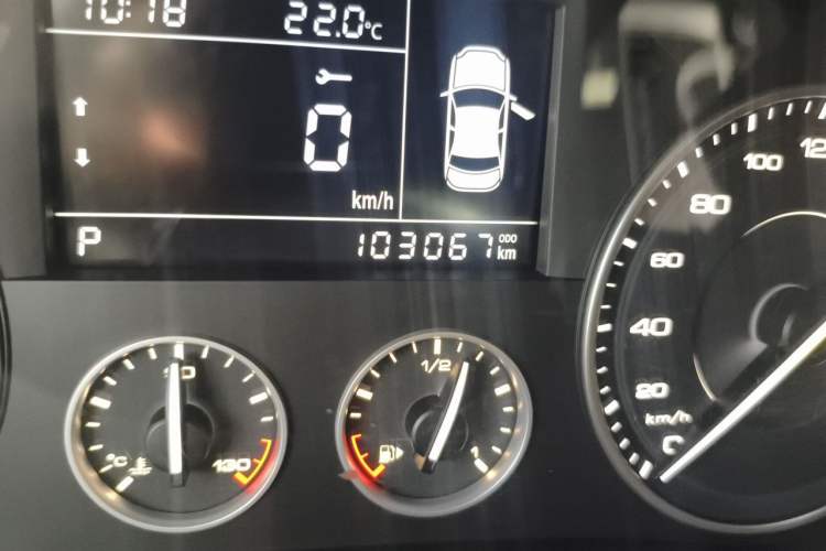 Used BORGWARD BX5 2017 20TGDI Automatic Two-Wheel Drive Pioneer Edition Odometer Close Up