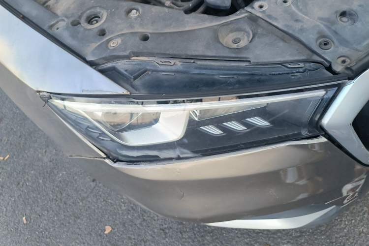 Used BORGWARD BX5 2017 20TGDI Automatic Two-Wheel Drive Pioneer Edition Right Front Headlight