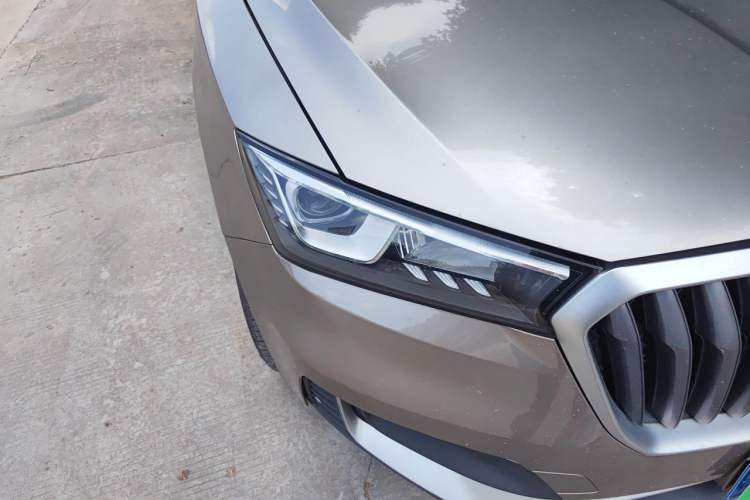 Used BORGWARD BX5 2017 20TGDI Automatic Two-Wheel Drive Pioneer Edition Right Front Headlight