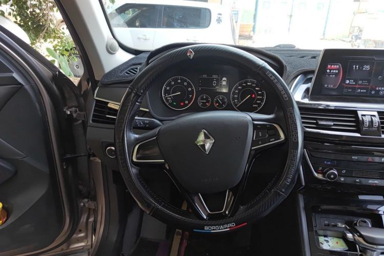 Used BORGWARD BX5 2017 20TGDI Automatic Two-Wheel Drive Pioneer Edition Steering Wheel
