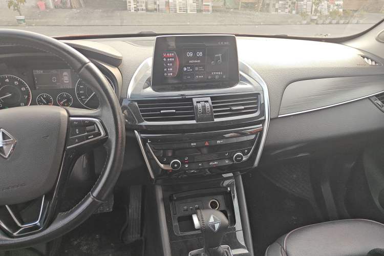Used BORGWARD BX5 2017 20TGDI Automatic Two-Wheel Drive New Edition Audio And AC Panel
