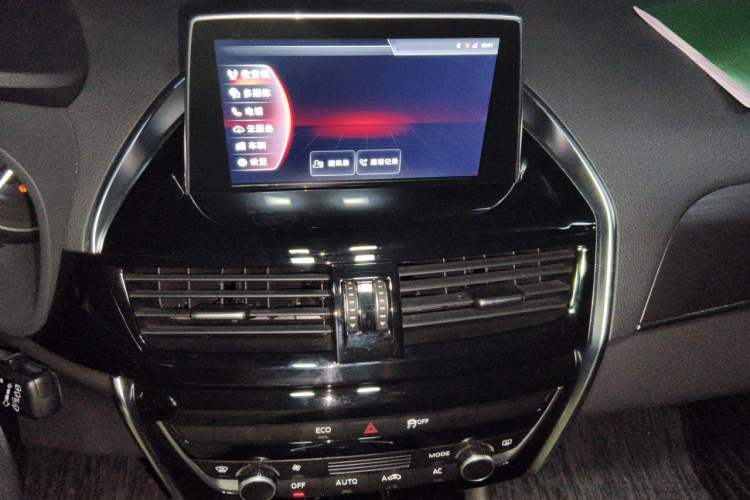 Used BORGWARD BX5 2017 25TGDI Automatic Two-Wheel Drive Fashion Plus Model Audio And AC Panel