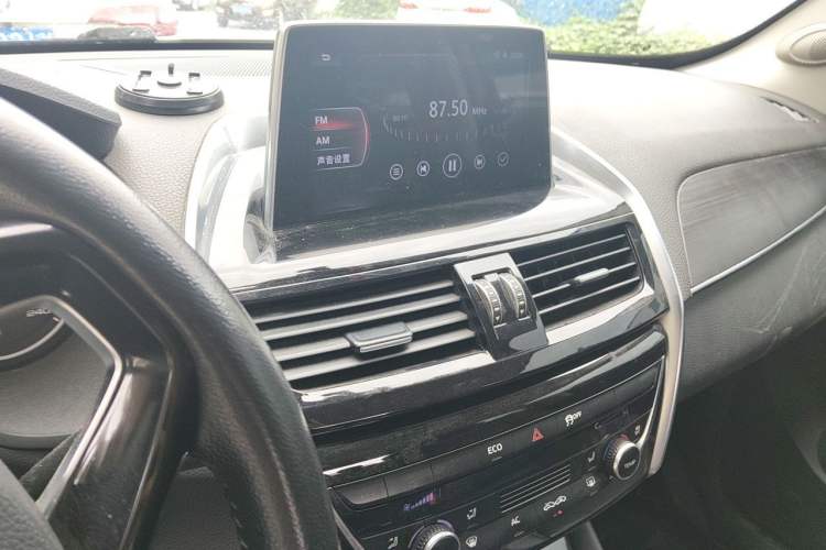 Used BORGWARD BX5 2017 20TGDI Automatic Two-Wheel Drive New Edition Audio And AC Panel