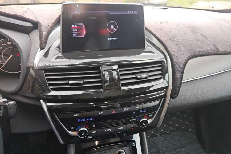 Used BORGWARD BX5 2017 25TGDI Automatic Two-Wheel Drive Smart Enjoyment Model Audio And AC Panel