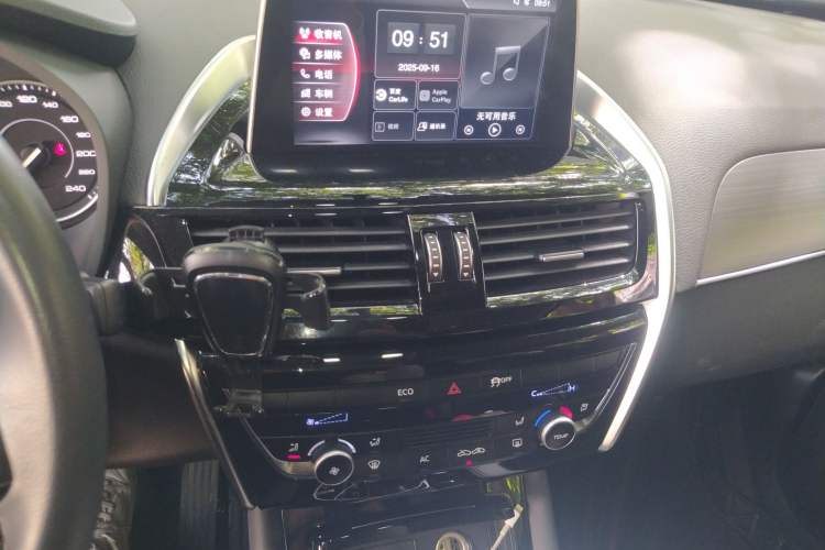 Used BORGWARD BX5 2017 20TGDI Automatic Two-Wheel Drive Pioneer Edition Audio And AC Panel