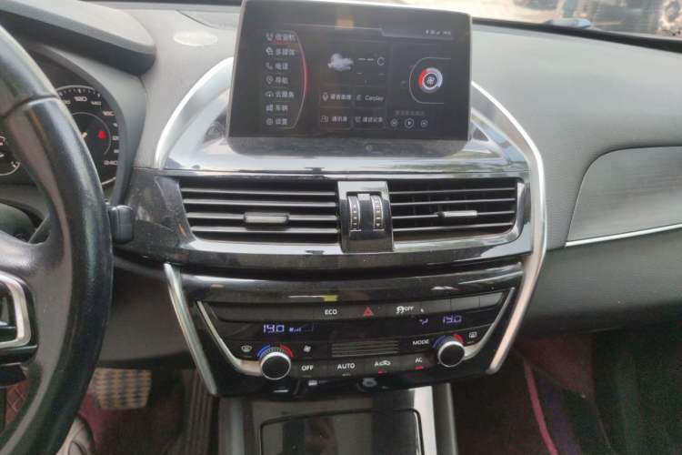 Used BORGWARD BX5 2017 25TGDI Automatic Two-Wheel Drive Fashion Plus Model Audio And AC Panel
