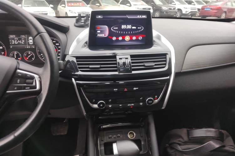 Used BORGWARD BX5 2017 20TGDI Automatic Two-Wheel Drive Pioneer Edition Audio And AC Panel