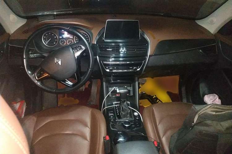 Used BORGWARD BX5 2017 25TGDI Automatic Two-Wheel Drive Sharp Model Center Console