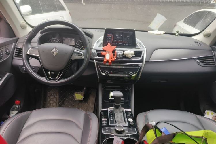Used BORGWARD BX5 2017 20TGDI Automatic Two-Wheel Drive Pioneer Edition Center Console