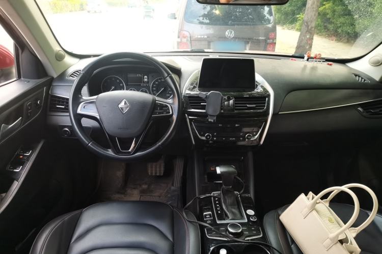 Used BORGWARD BX5 2017 20TGDI Automatic Two-Wheel Drive Pioneer Edition Center Console