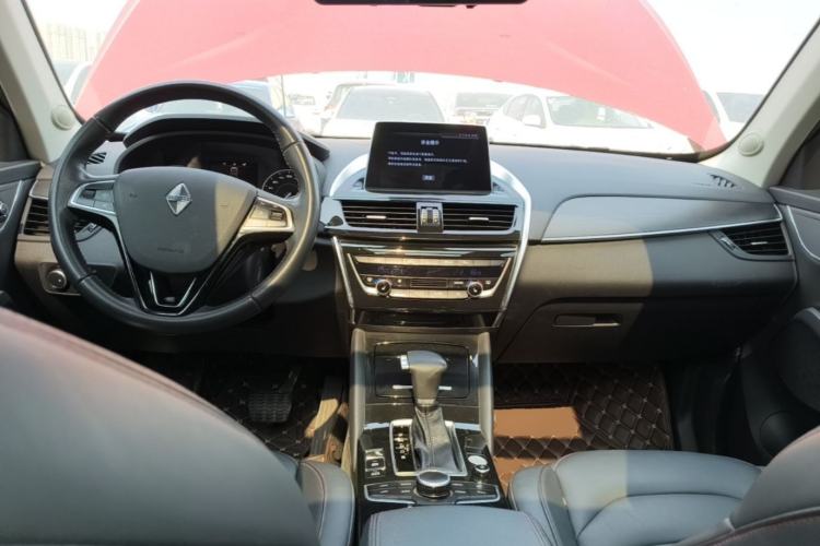 Used BORGWARD BX5 2017 25TGDI Automatic Two-Wheel Drive Smart Enjoyment Model Center Console