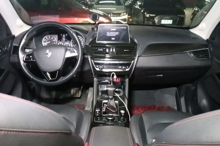 Used BORGWARD BX5 2017 25TGDI Automatic Two-Wheel Drive Smart Enjoyment Model Center Console