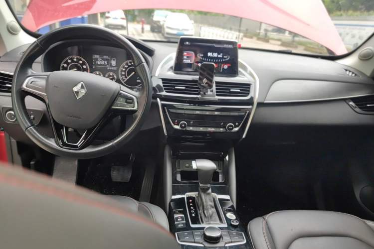 Used BORGWARD BX5 2017 20TGDI Automatic Two-Wheel Drive Pioneer Edition Center Console
