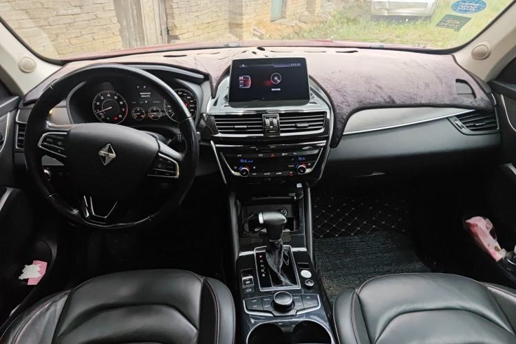 Used BORGWARD BX5 2017 25TGDI Automatic Two-Wheel Drive Smart Enjoyment Model Center Console