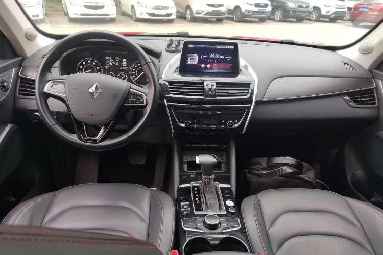 Used BORGWARD BX5 2017 20TGDI Automatic Two-Wheel Drive Pioneer Edition Center Console