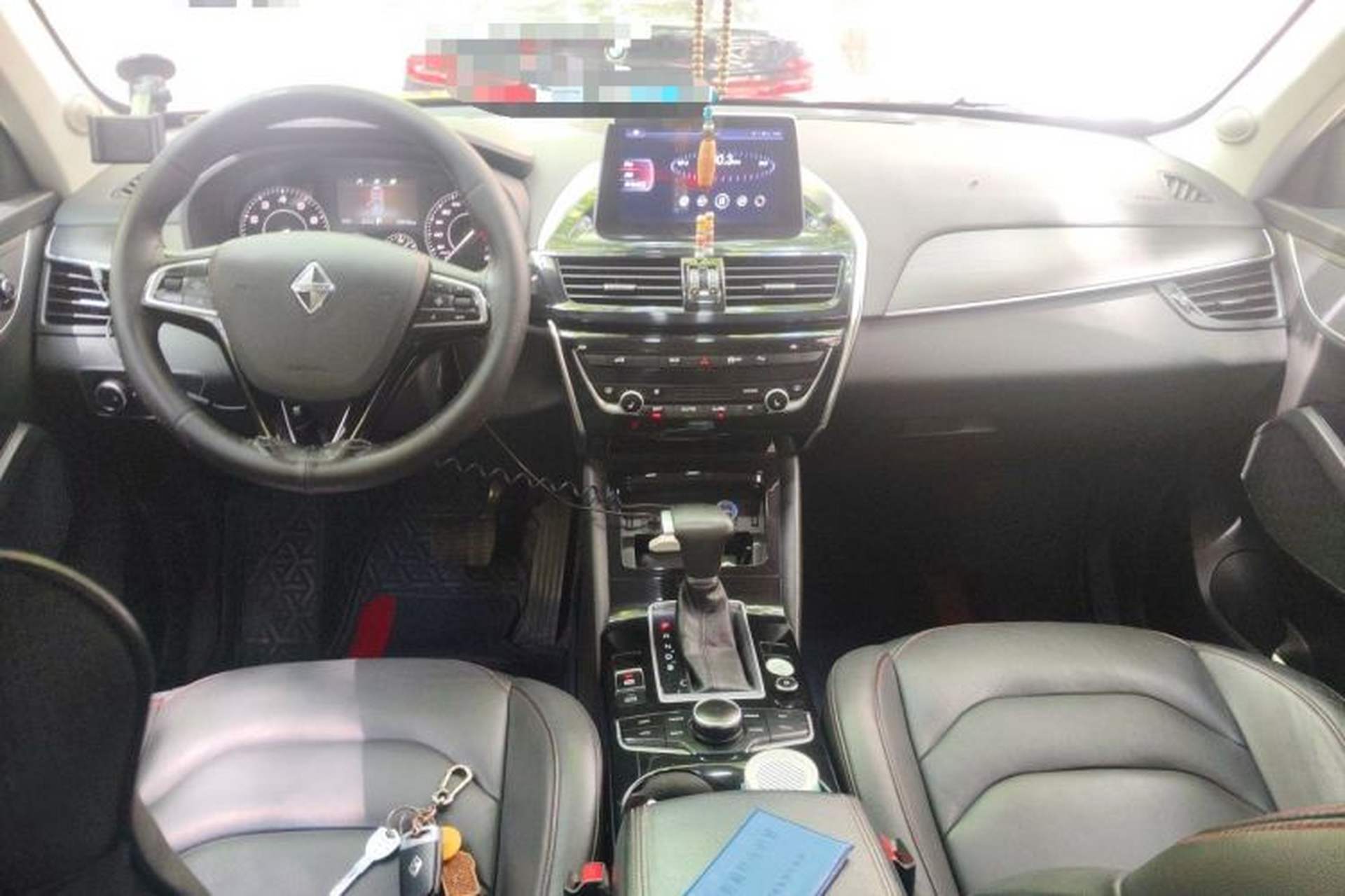 Used BORGWARD BX5 2017 25TGDI Automatic Two-Wheel Drive Smart Enjoyment Model Center Console