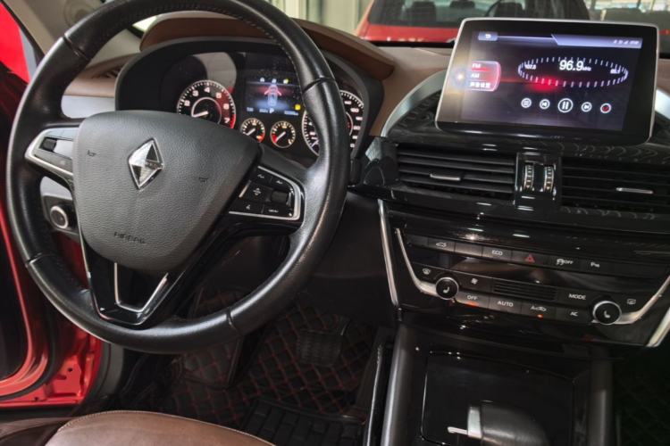 Used BORGWARD BX5 2017 25TGDI Automatic Two-Wheel Drive Smart Enjoyment Model Center Console