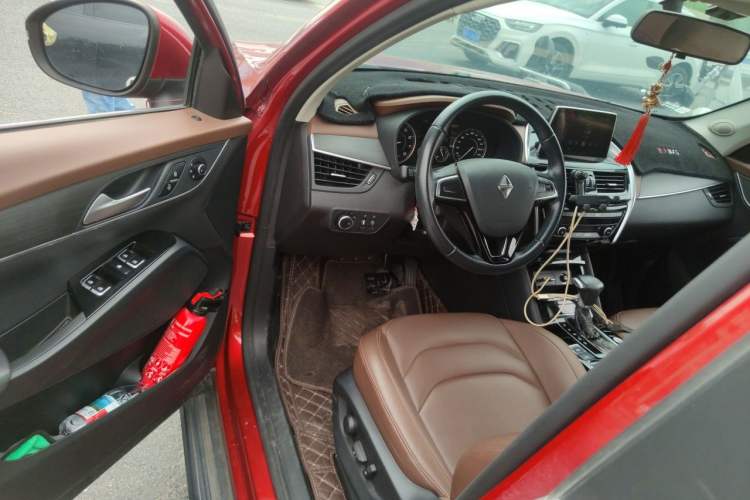 Used BORGWARD BX5 2017 20TGDI Automatic Two-Wheel Drive Pioneer Edition Driver Seat